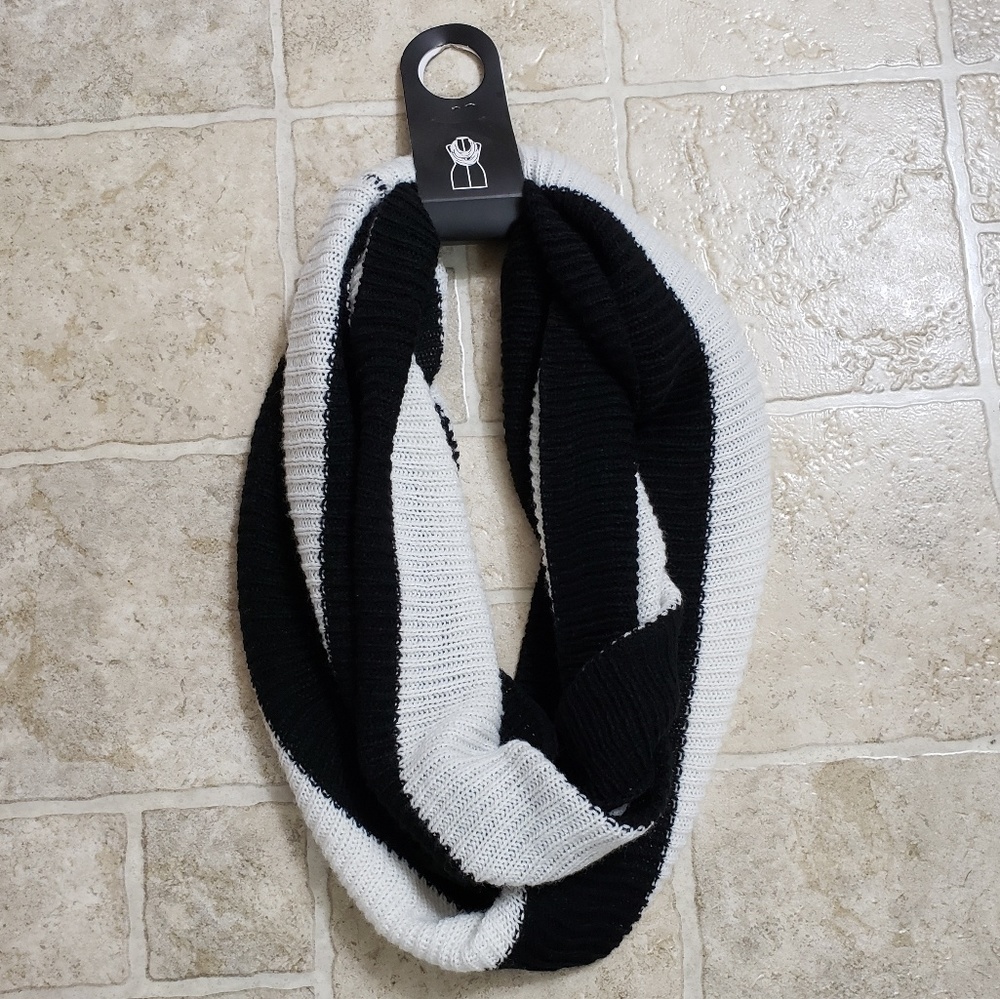Infiniti Scarf